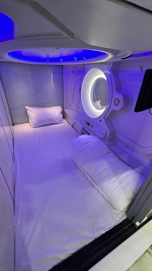 Astropods Hotel Мумбай Екстериор снимка