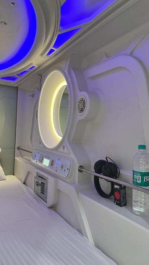 Astropods Hotel Мумбай Екстериор снимка