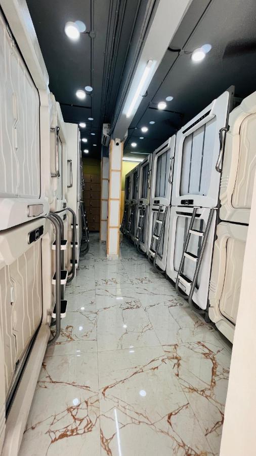 Astropods Hotel Мумбай Екстериор снимка