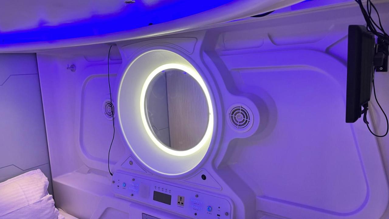 Astropods Hotel Мумбай Екстериор снимка