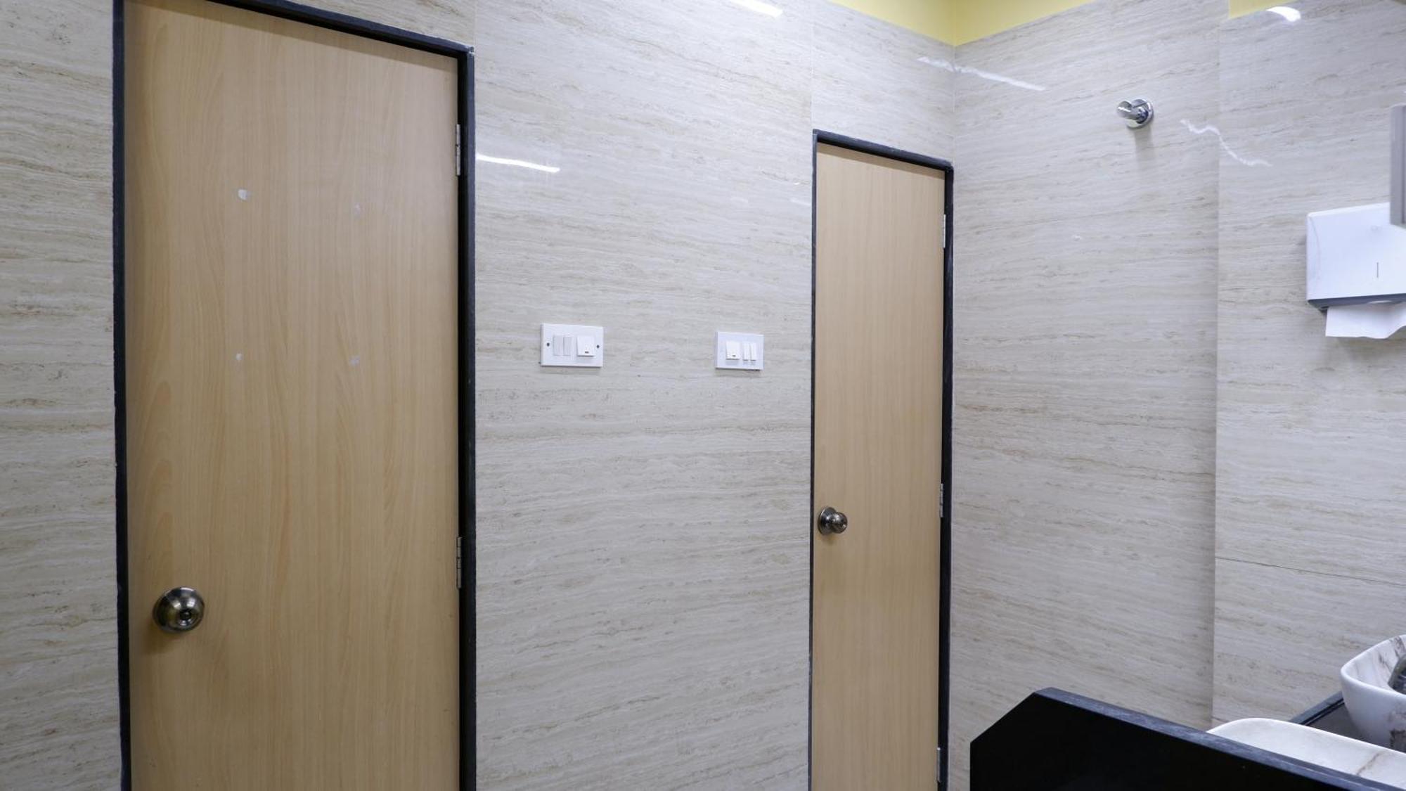 Astropods Hotel Мумбай Екстериор снимка