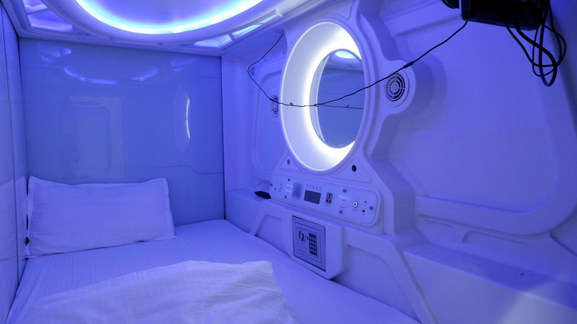 Astropods Hotel Мумбай Екстериор снимка